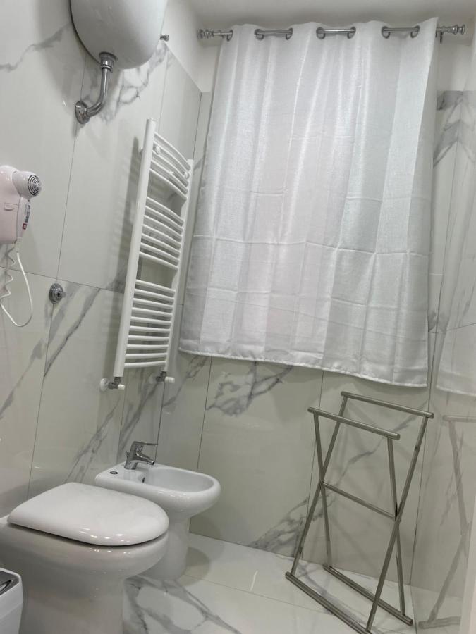 Lumacors House Bed & Breakfast เนเปิลส์ ภายนอก รูปภาพ