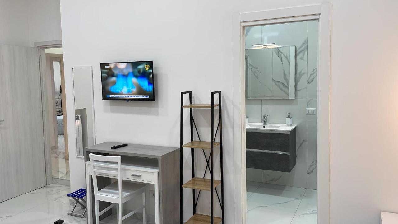 Lumacors House Bed & Breakfast เนเปิลส์ ภายนอก รูปภาพ