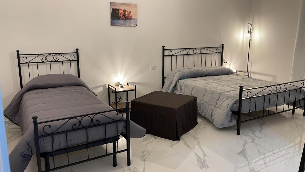 Lumacors House Bed & Breakfast เนเปิลส์ ภายนอก รูปภาพ