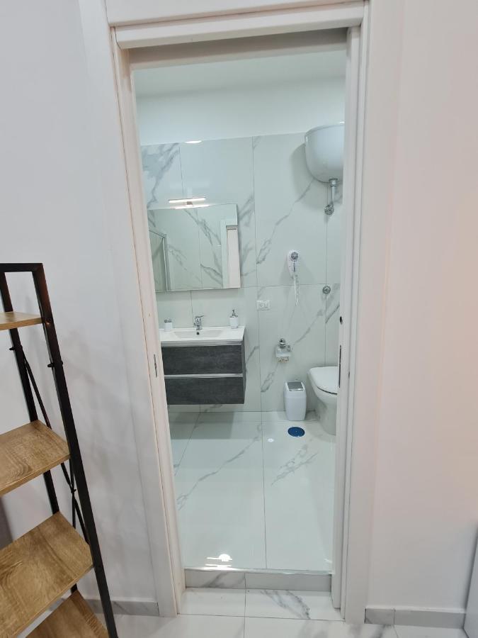 Lumacors House Bed & Breakfast เนเปิลส์ ภายนอก รูปภาพ