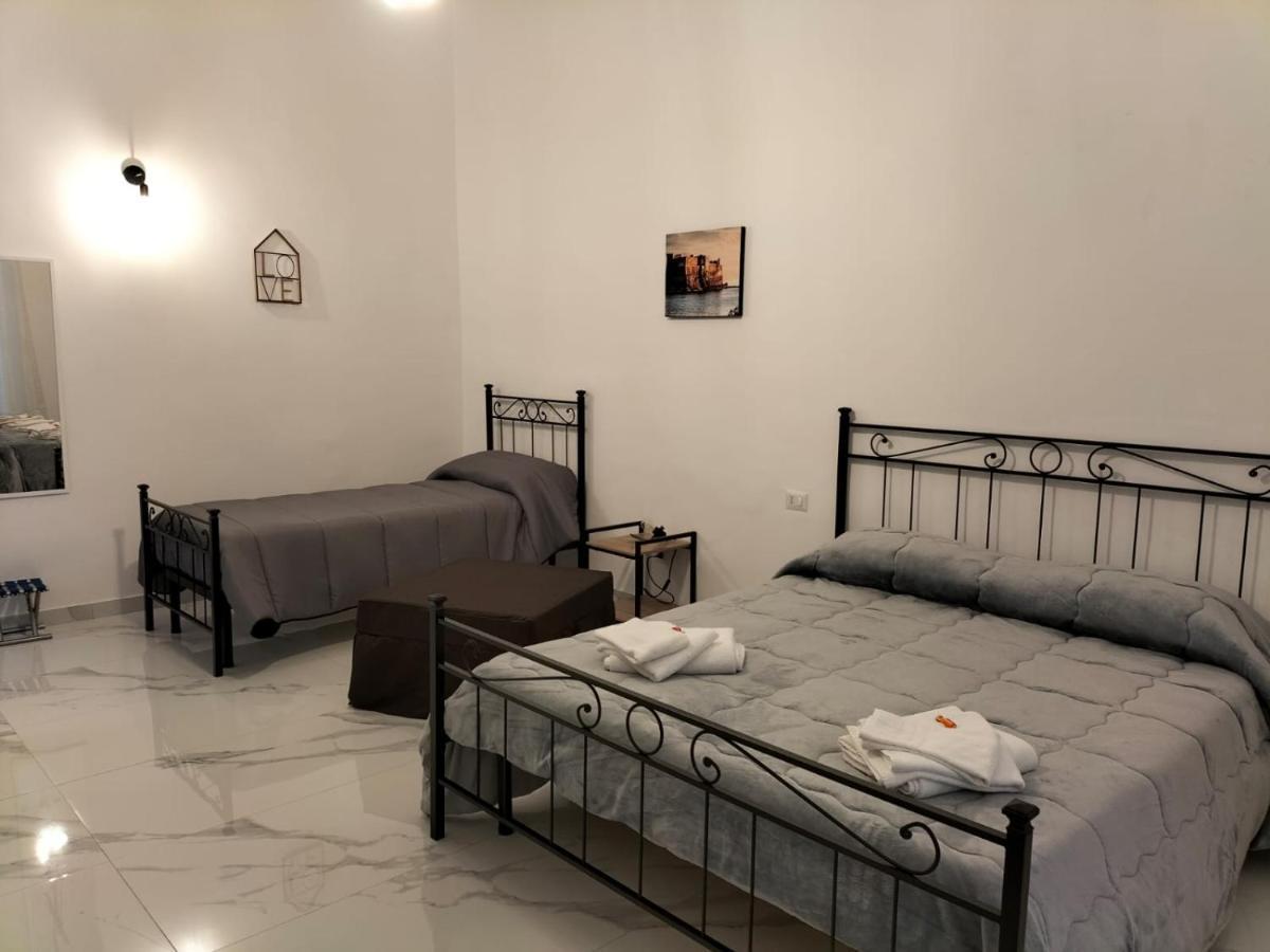 Lumacors House Bed & Breakfast เนเปิลส์ ภายนอก รูปภาพ
