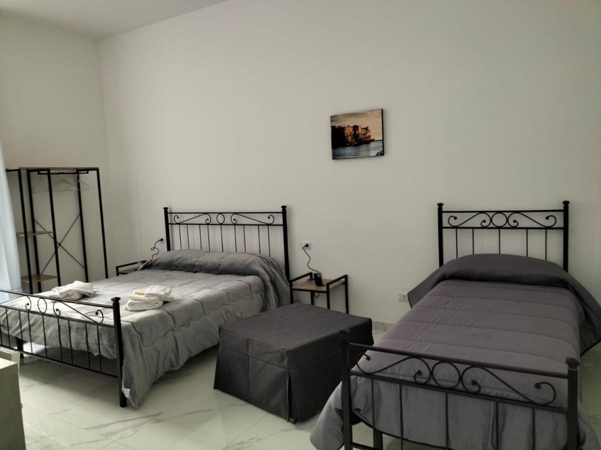 Lumacors House Bed & Breakfast เนเปิลส์ ภายนอก รูปภาพ