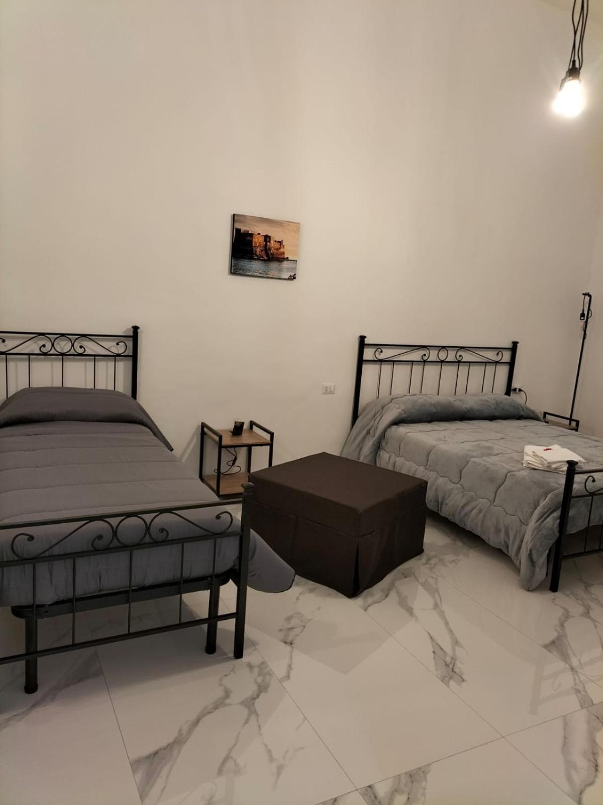 Lumacors House Bed & Breakfast เนเปิลส์ ภายนอก รูปภาพ