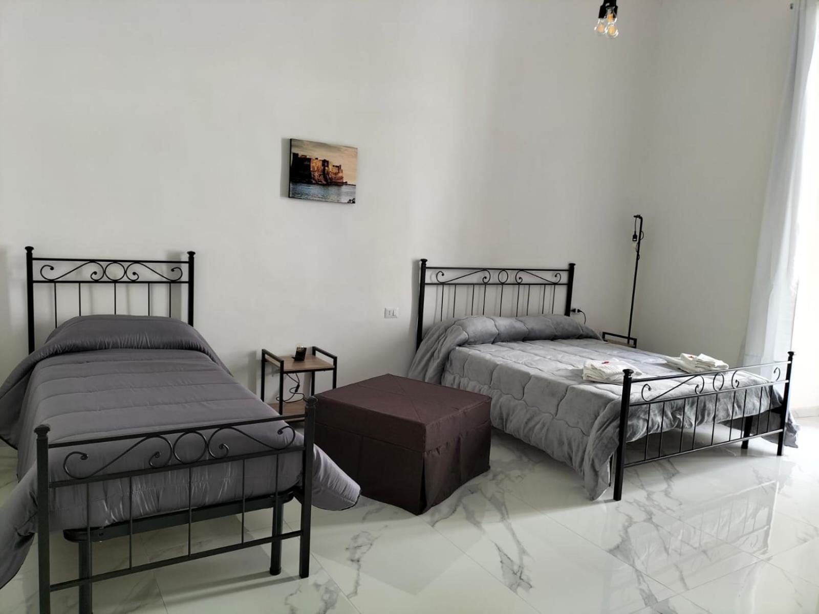 Lumacors House Bed & Breakfast เนเปิลส์ ภายนอก รูปภาพ